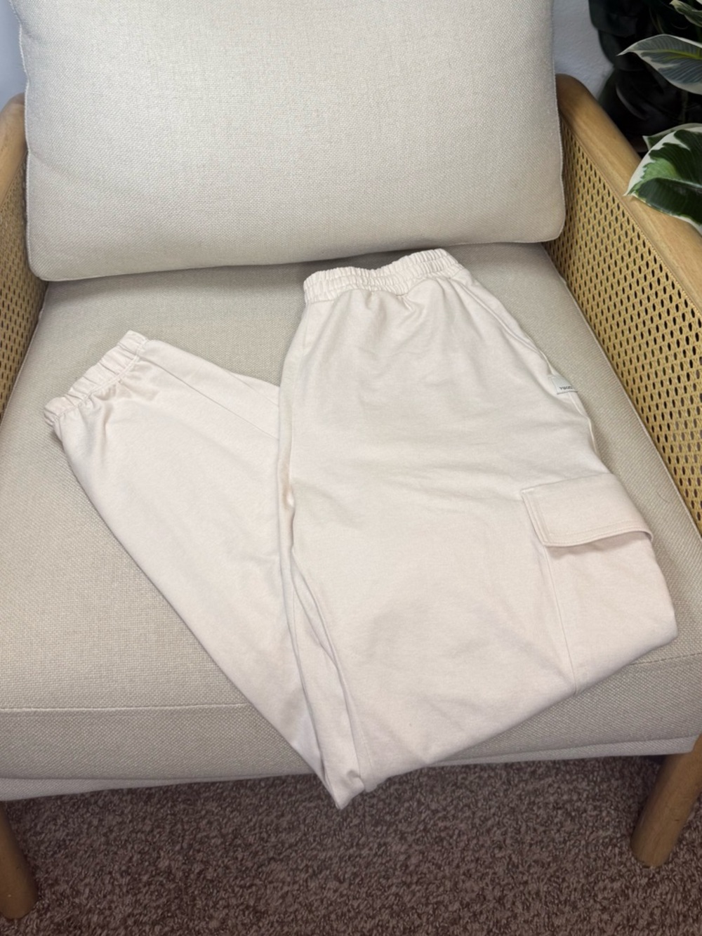 Vuori Boyfriend Cargo Jogger 26" Size small - Picture 3 of 6